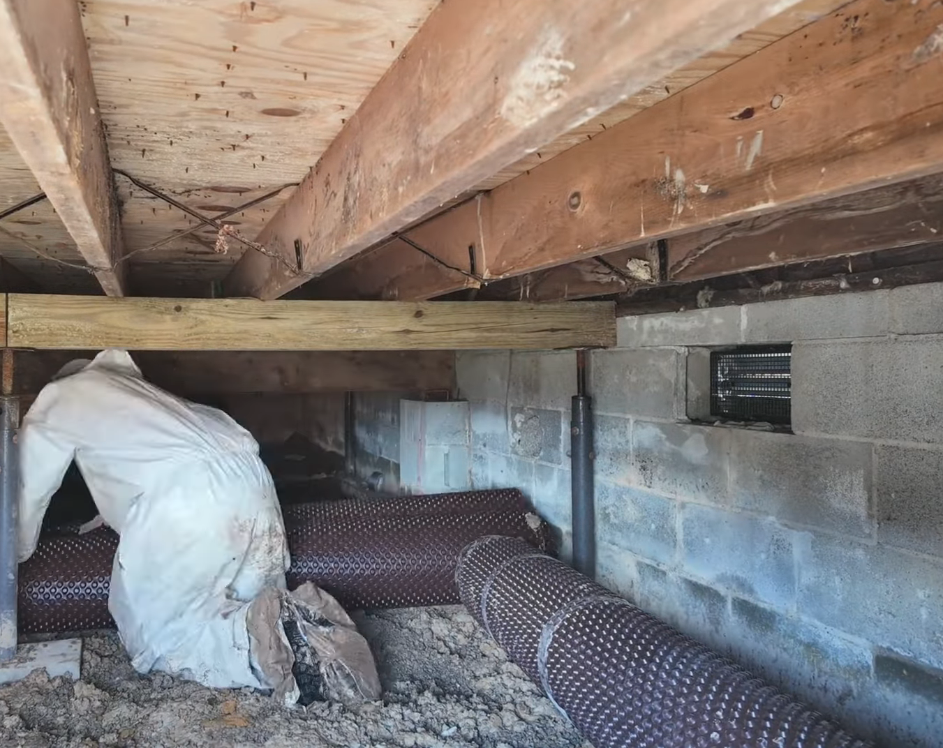 Crawl space encapsulation vapor barrier installation Hiram GA